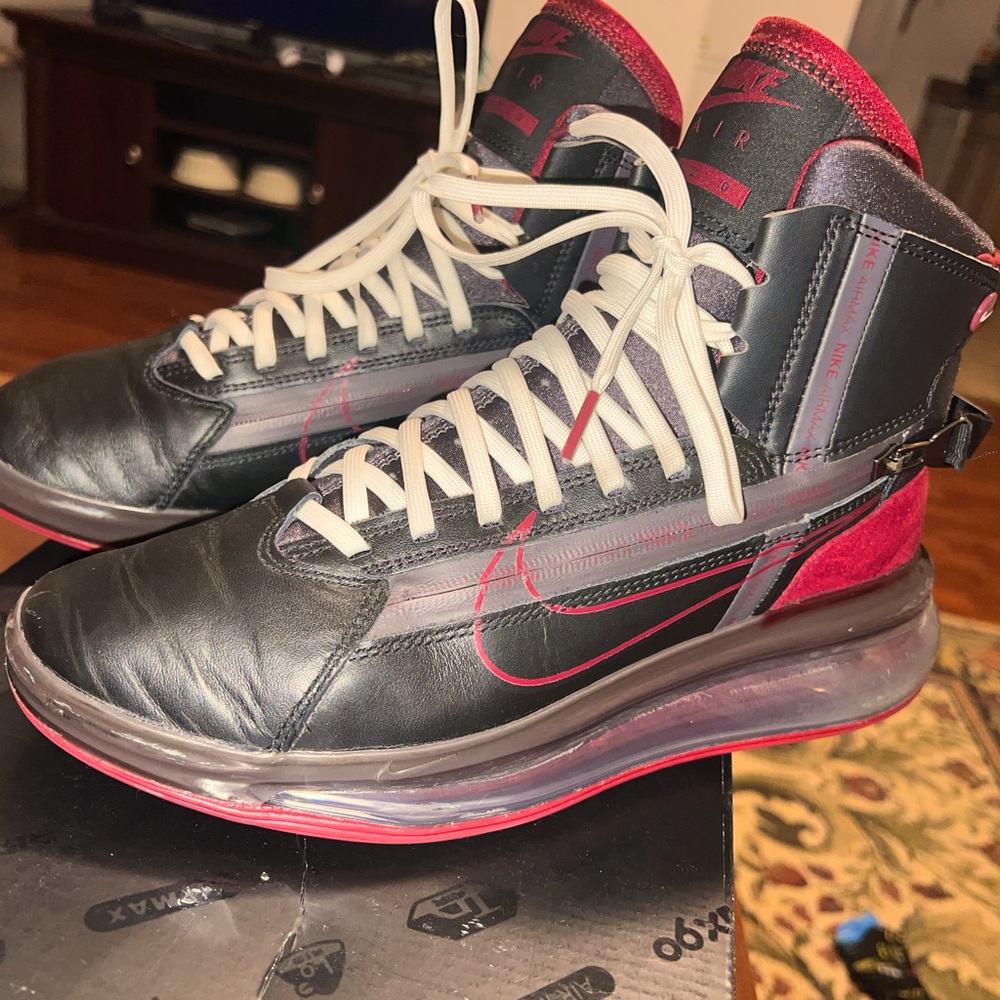 Barely Worn Nike Air Max 720 STRN “Black Team Red”